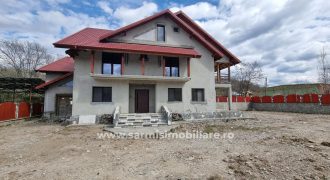 Vila P+E+M de vanzare Comarnic