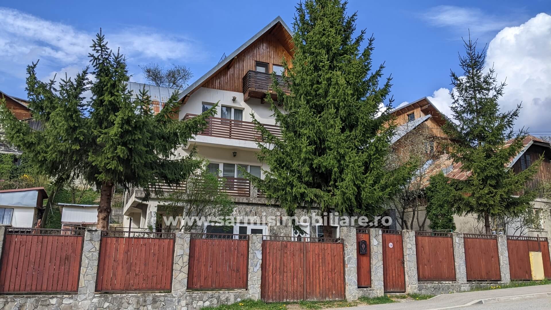 Vila D+P+E+M de vanzare in Statiunea Azuga