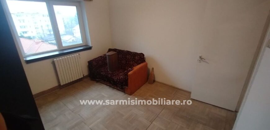 Apartament 2 camere etaj 3/4 de vanzare in Campina