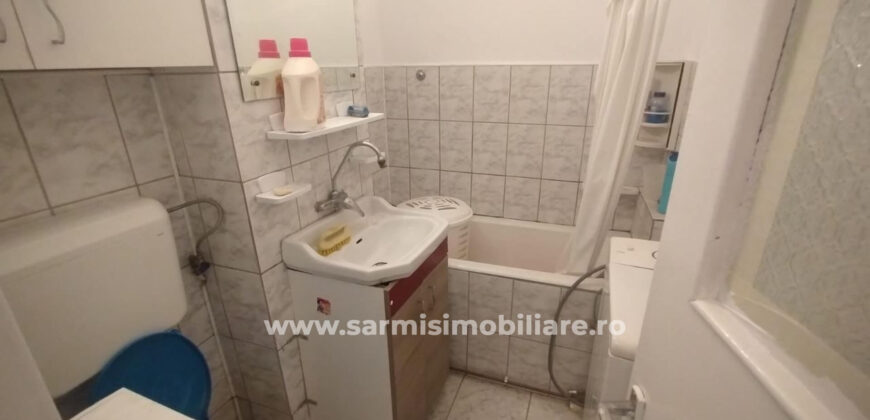 Apartament 2 camere etaj 3/4 de vanzare in Campina