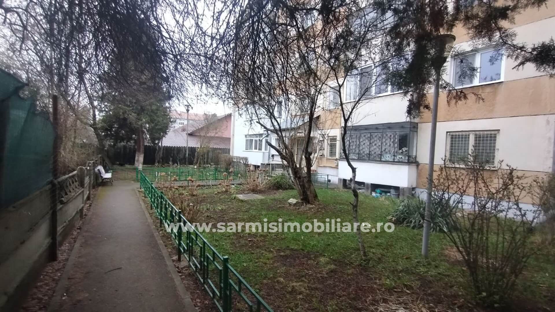 Apartament 2 camere etaj 3/4 de vanzare in Campina